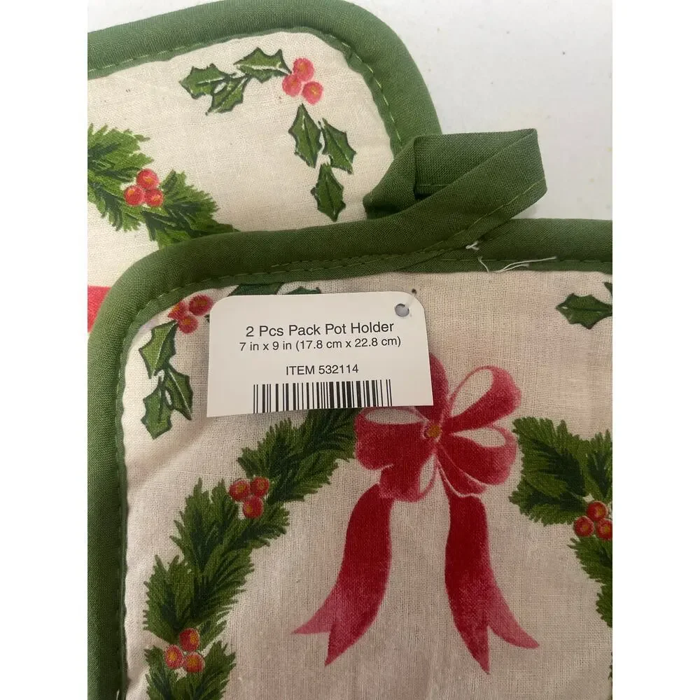 NWT Christmas Oven Mitt &‎ 2 Pack Pot Holder